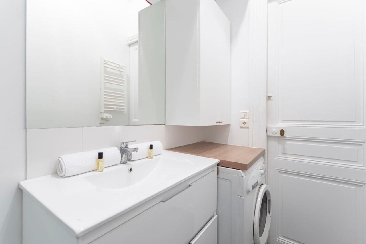 Guestready - Lovely Bright Flat With Private Patio パリ エクステリア 写真